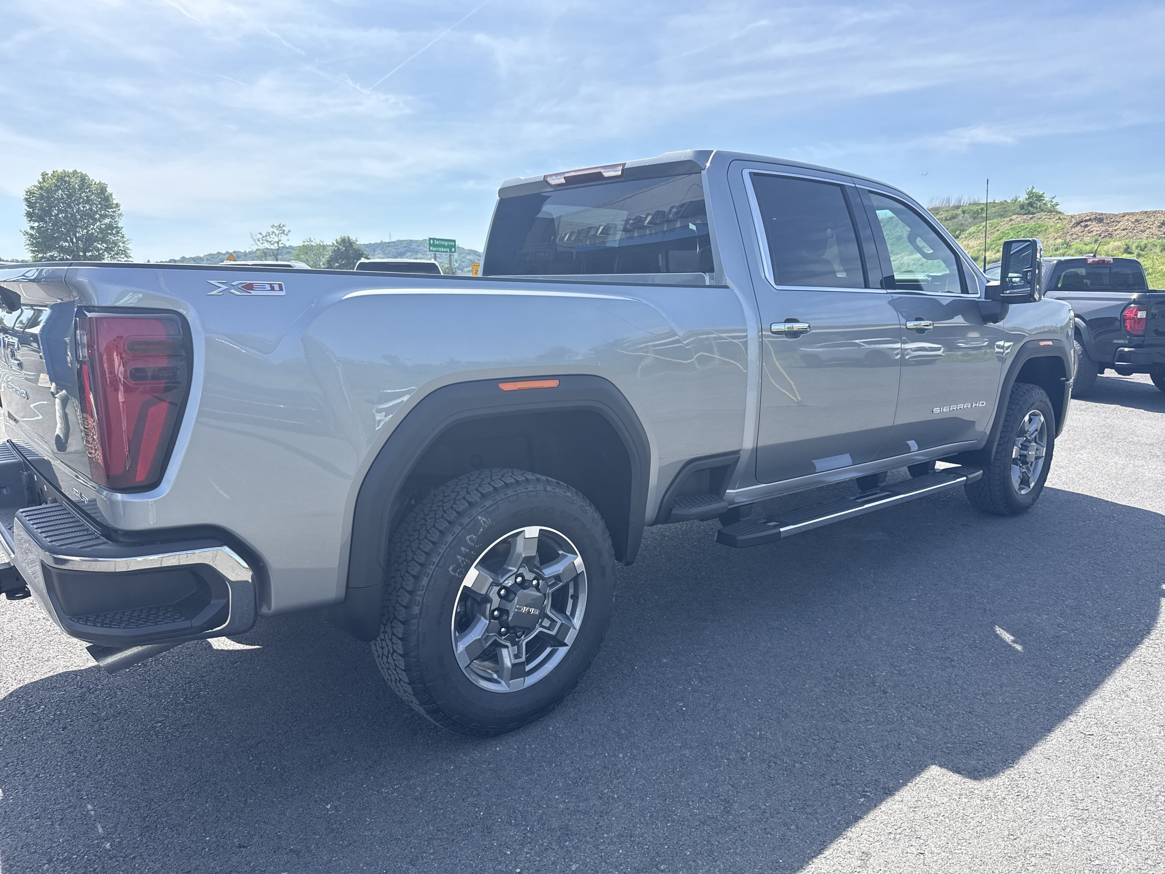New 2026 GMC Sierra 2500 SLT AWD/4WD image 3