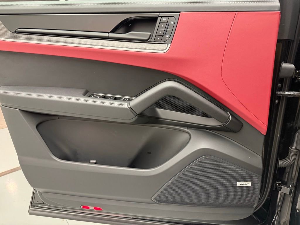 Used 2025 Porsche Cayenne S image 20