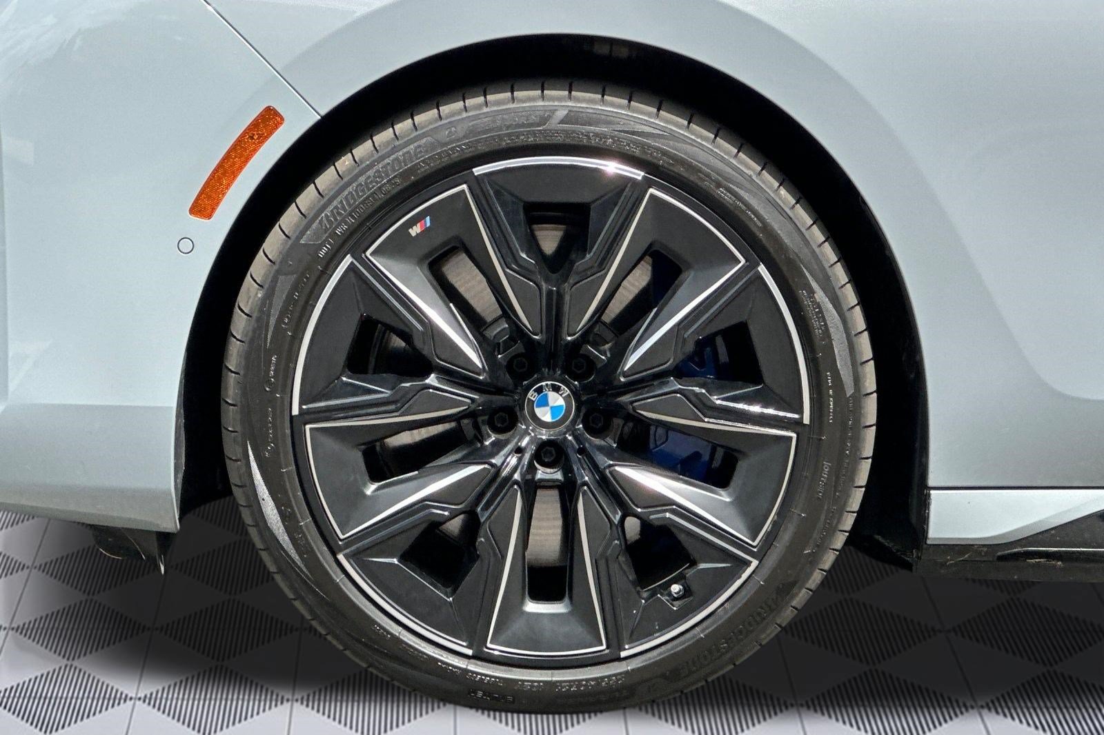 Used 2025 BMW i7 xDrive60 w/ Executive Package AWD/4WD image 13