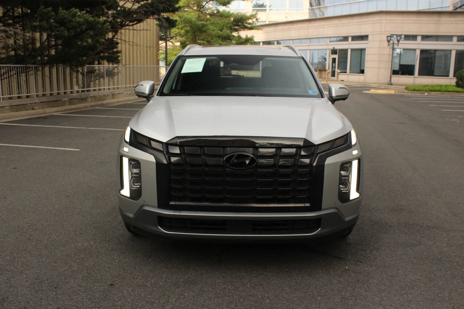 Used 2025 Hyundai Palisade SEL FWD image 3
