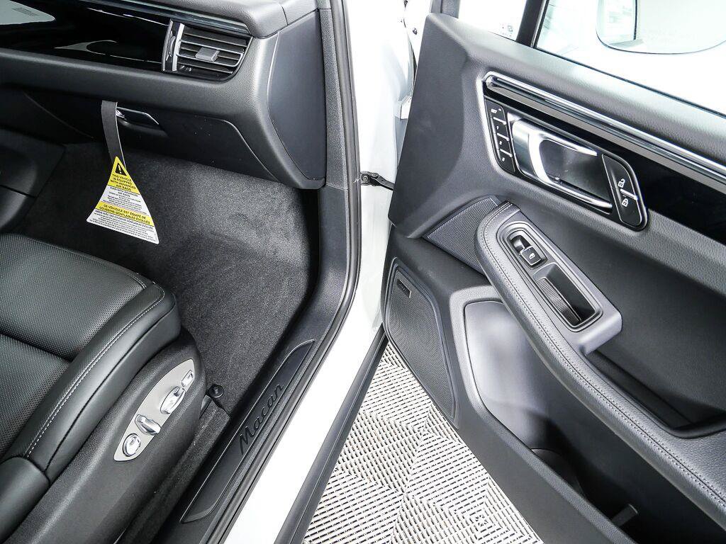 Certified 2026 Porsche Macan Turbo AWD/4WD image 26