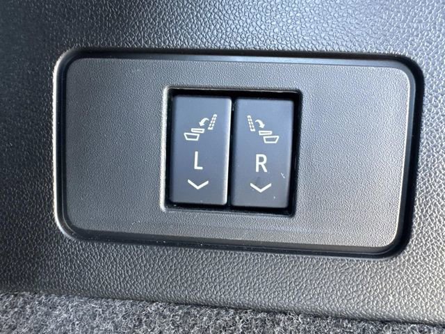 Used 2025 Cadillac XT6 Luxury image 12