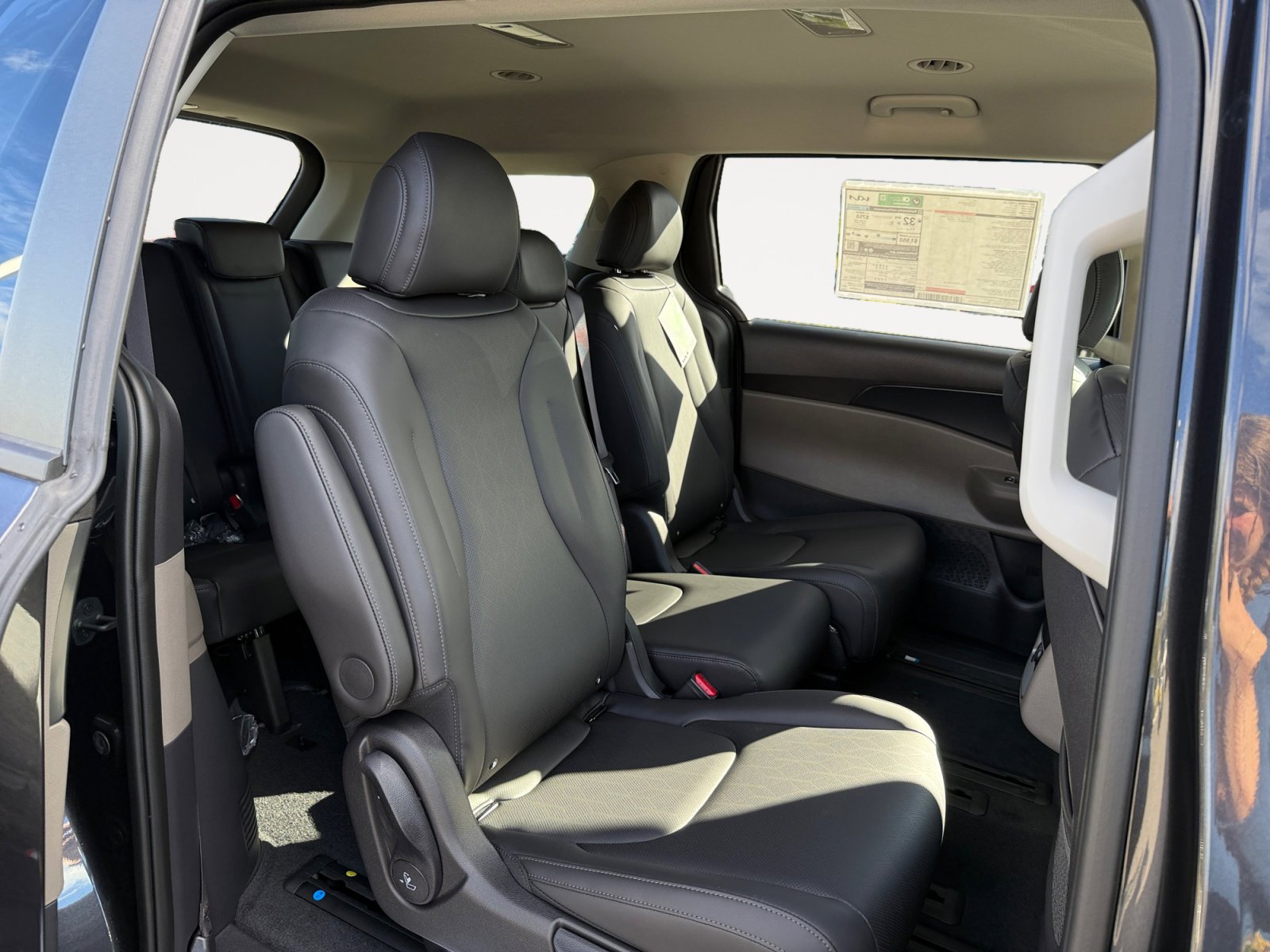 New 2026 Kia Carnival LXS image 18