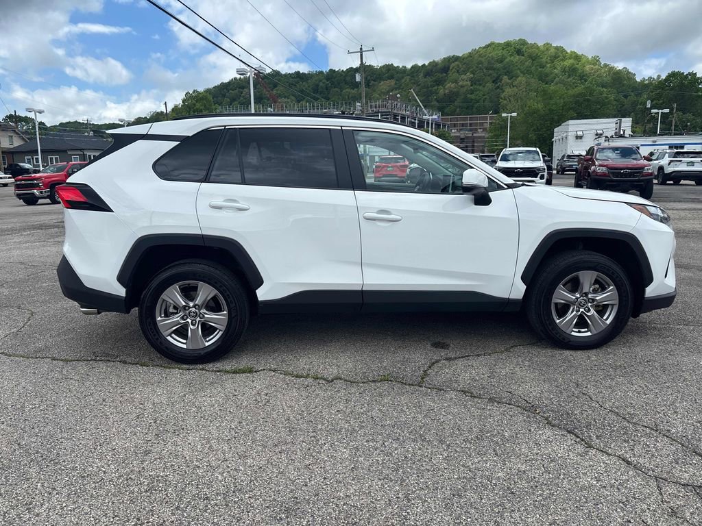 Used 2025 Toyota RAV4 XLE AWD/4WD image 6