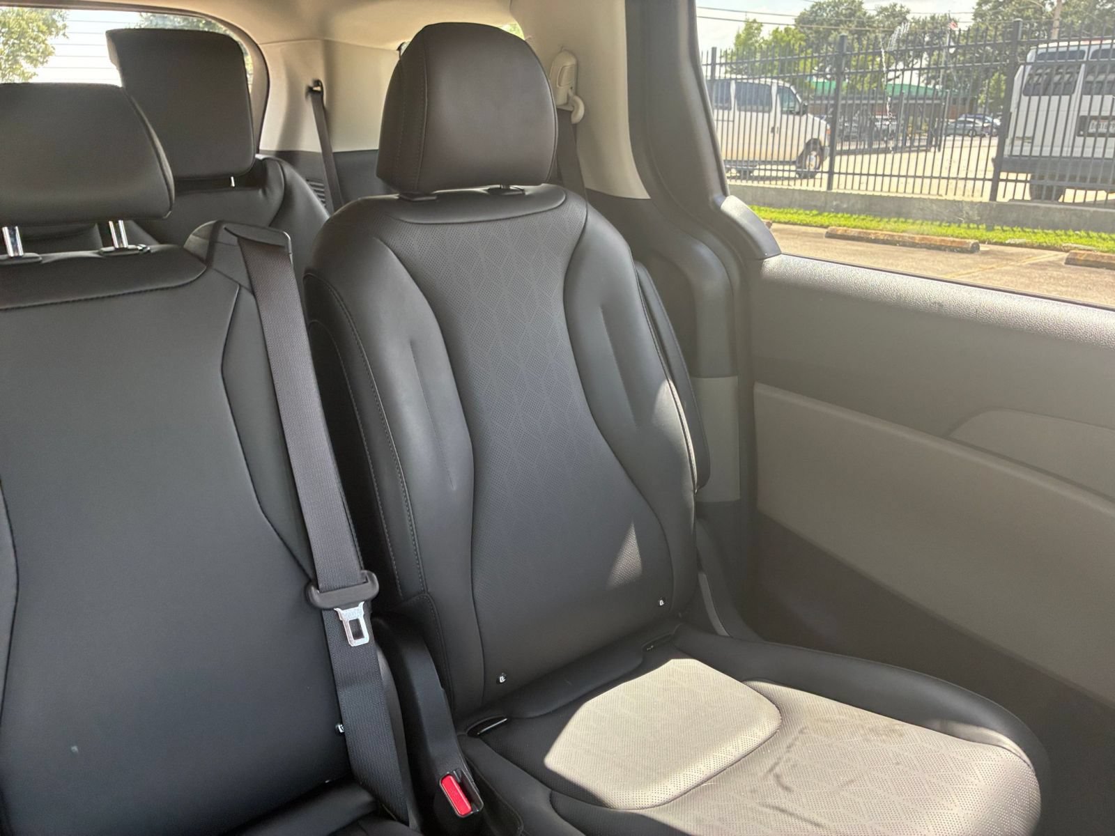 Used 2026 Kia Carnival FWD image 35
