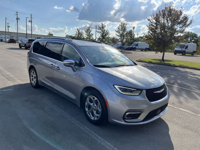Used 2021 Chrysler Pacifica Limited FWD image 3