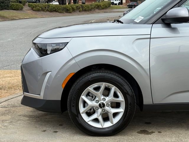 Used 2025 Kia Soul LX image 12