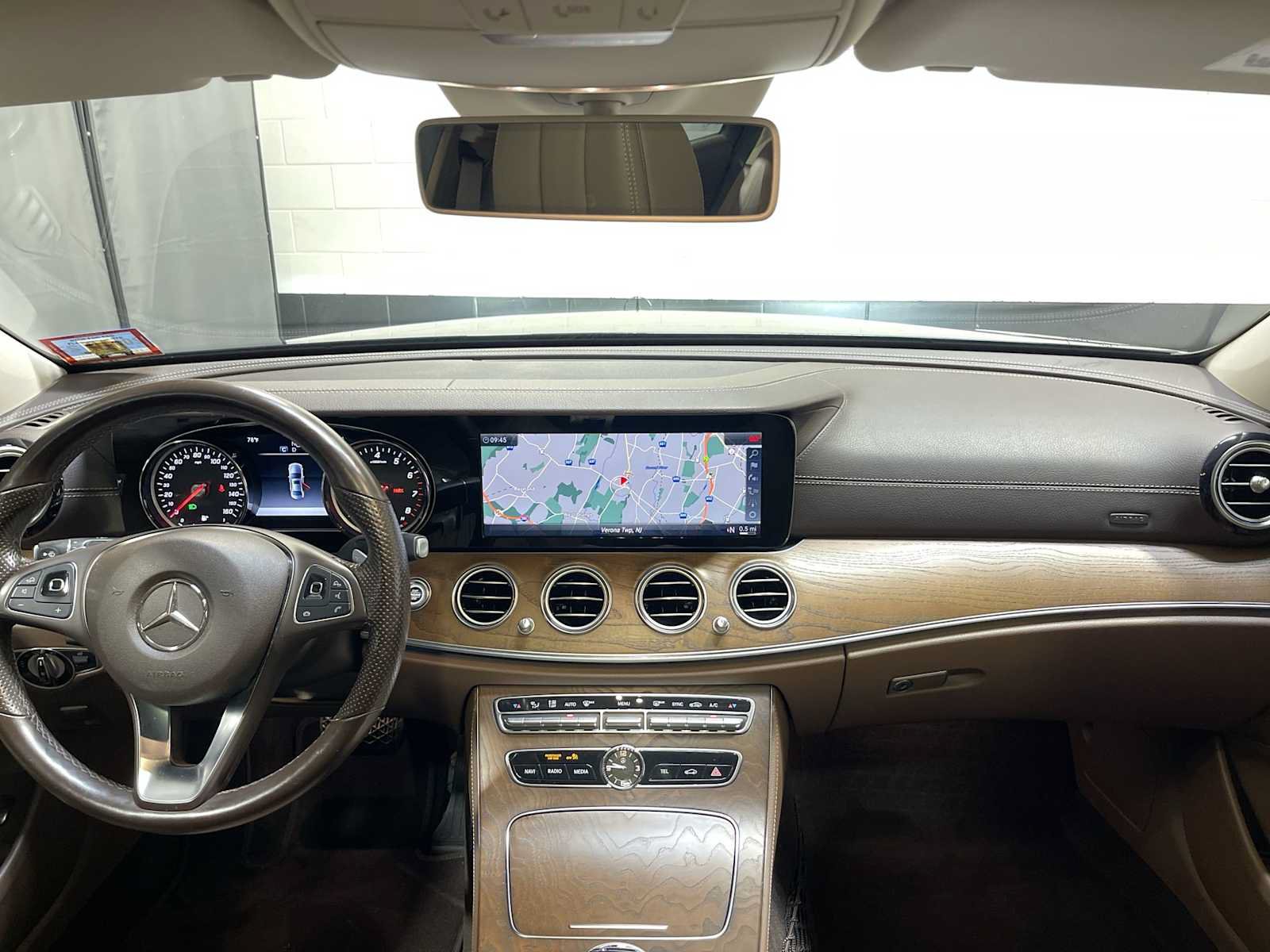 Used 2018 Mercedes-Benz E 400 4MATIC Sedan image 10