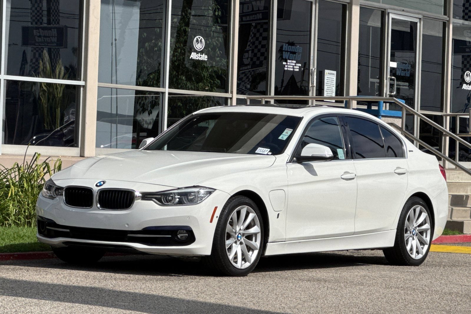 Used 2017 BMW 330e RWD image 8