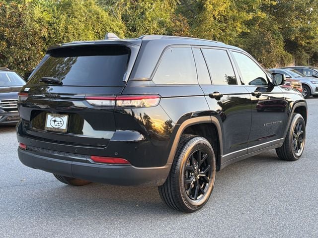 Used 2024 Jeep Grand Cherokee Altitude AWD/4WD image 3