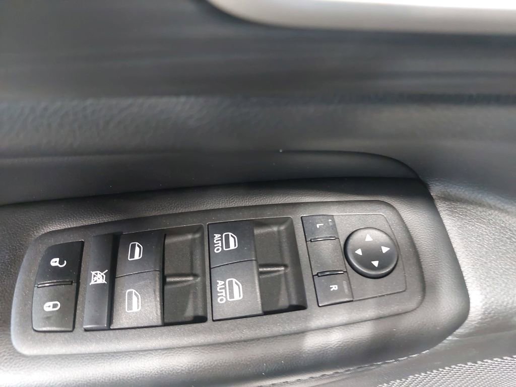 Used 2019 Jeep Grand Cherokee Altitude AWD/4WD image 28