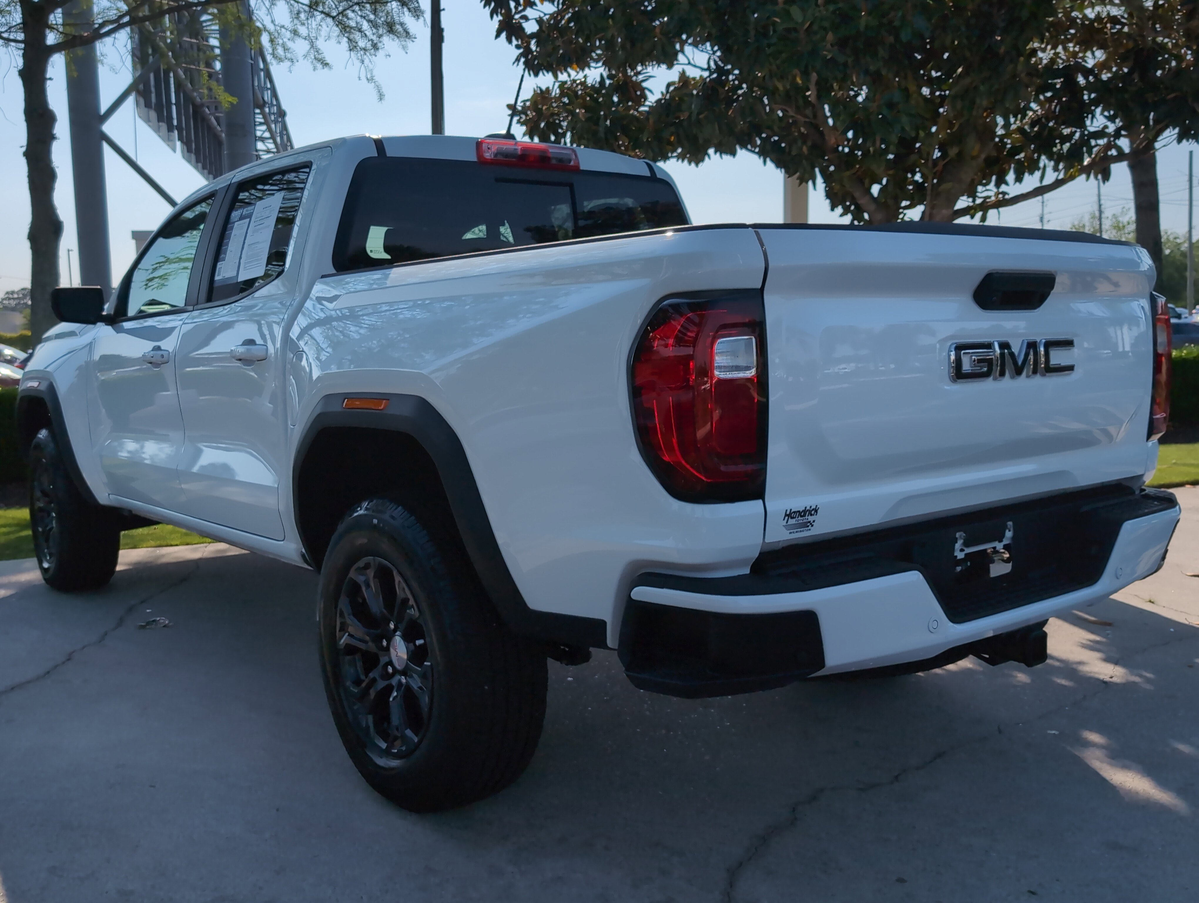 Used 2024 GMC Canyon AT4 w/ AT4 Premium Package AWD/4WD image 8