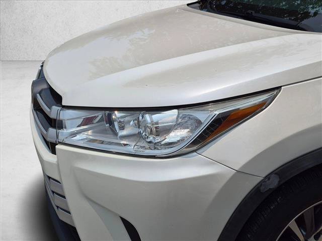 Used 2019 Toyota Highlander XLE AWD/4WD image 14