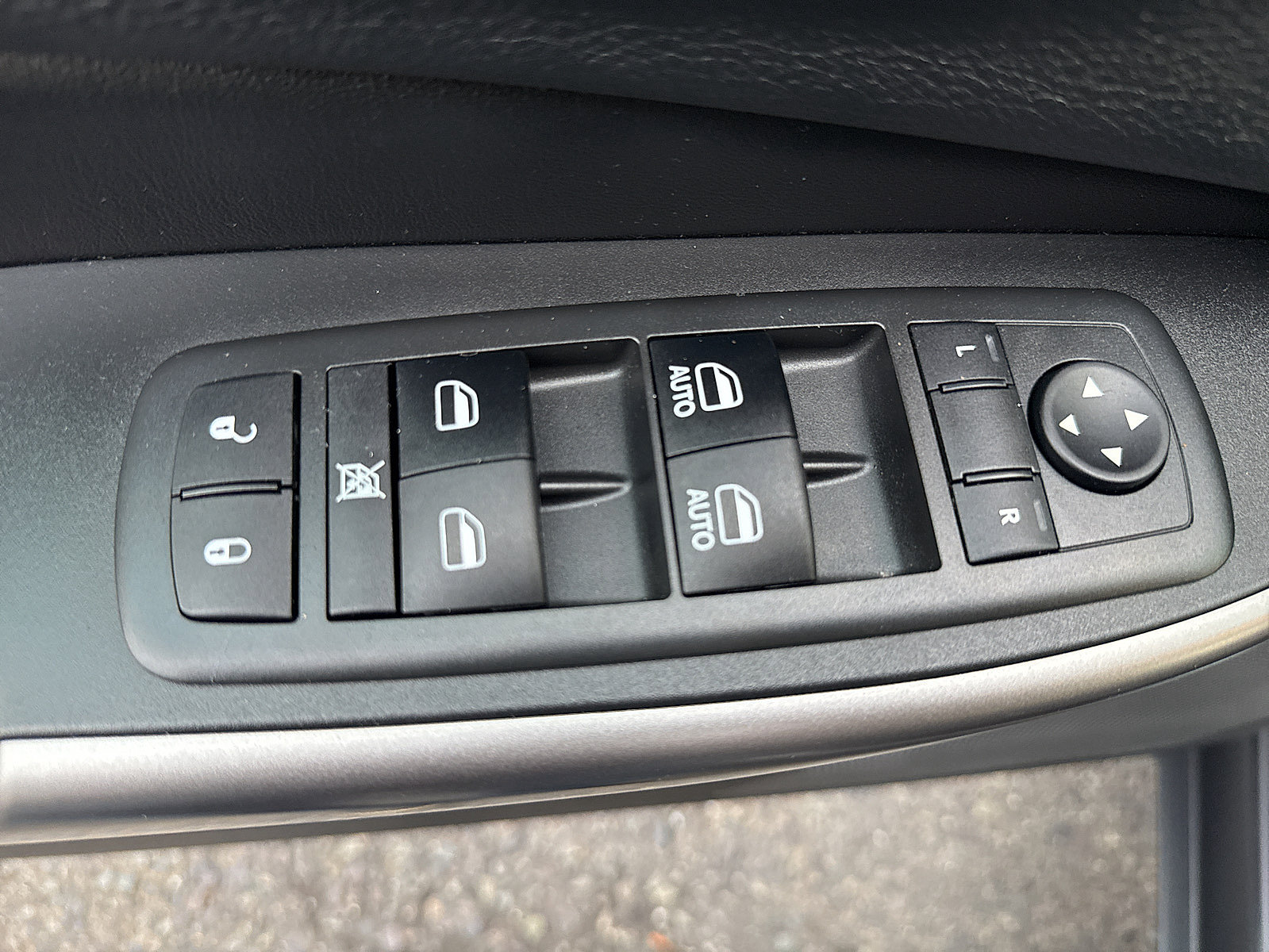 Used 2019 Jeep Cherokee Limited w/ Trailer Tow Group AWD/4WD image 33