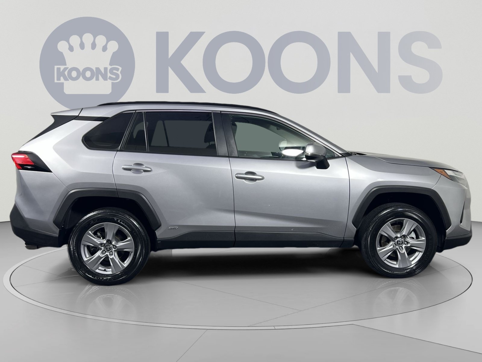 Used 2025 Toyota RAV4 XLE AWD/4WD image 8