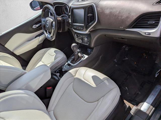 Used 2017 Jeep Cherokee Overland w/ Technology Group image 30