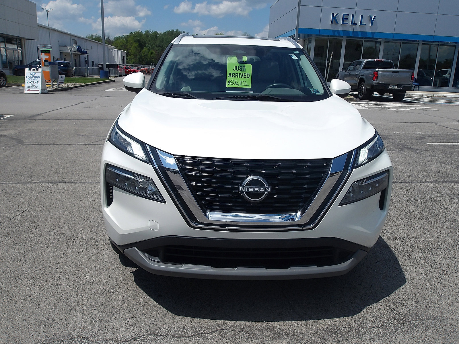 Used 2023 Nissan Rogue SV w/ SV Premium B Package AWD/4WD image 2