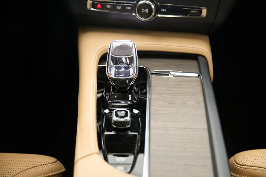 Certified 2025 Volvo V90 B6 Cross Country Ultra AWD/4WD image 32