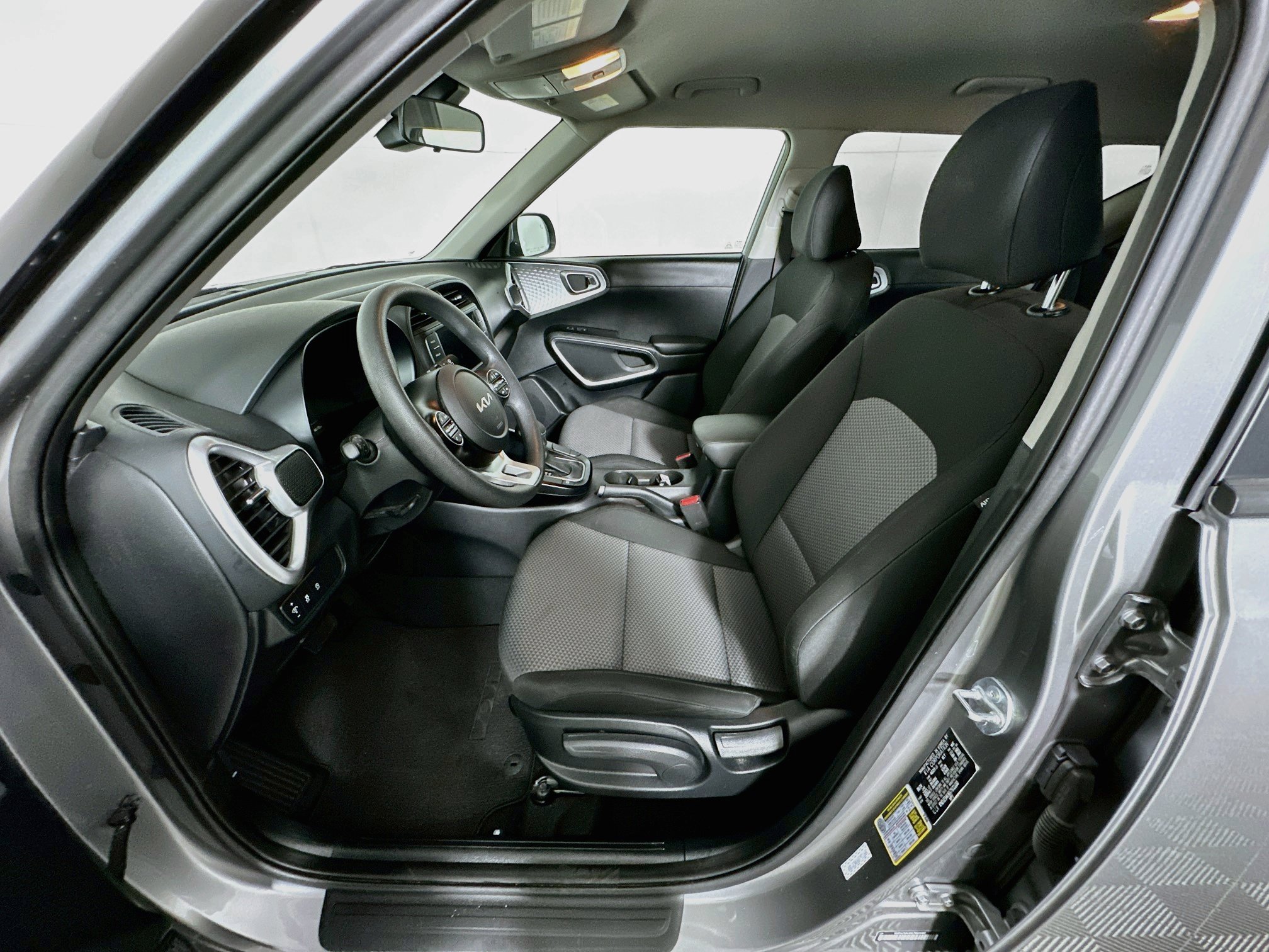 Used 2025 Kia Soul LX w/ LX Technology Package FWD image 13