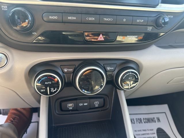 Used 2025 Hyundai Venue SEL image 12