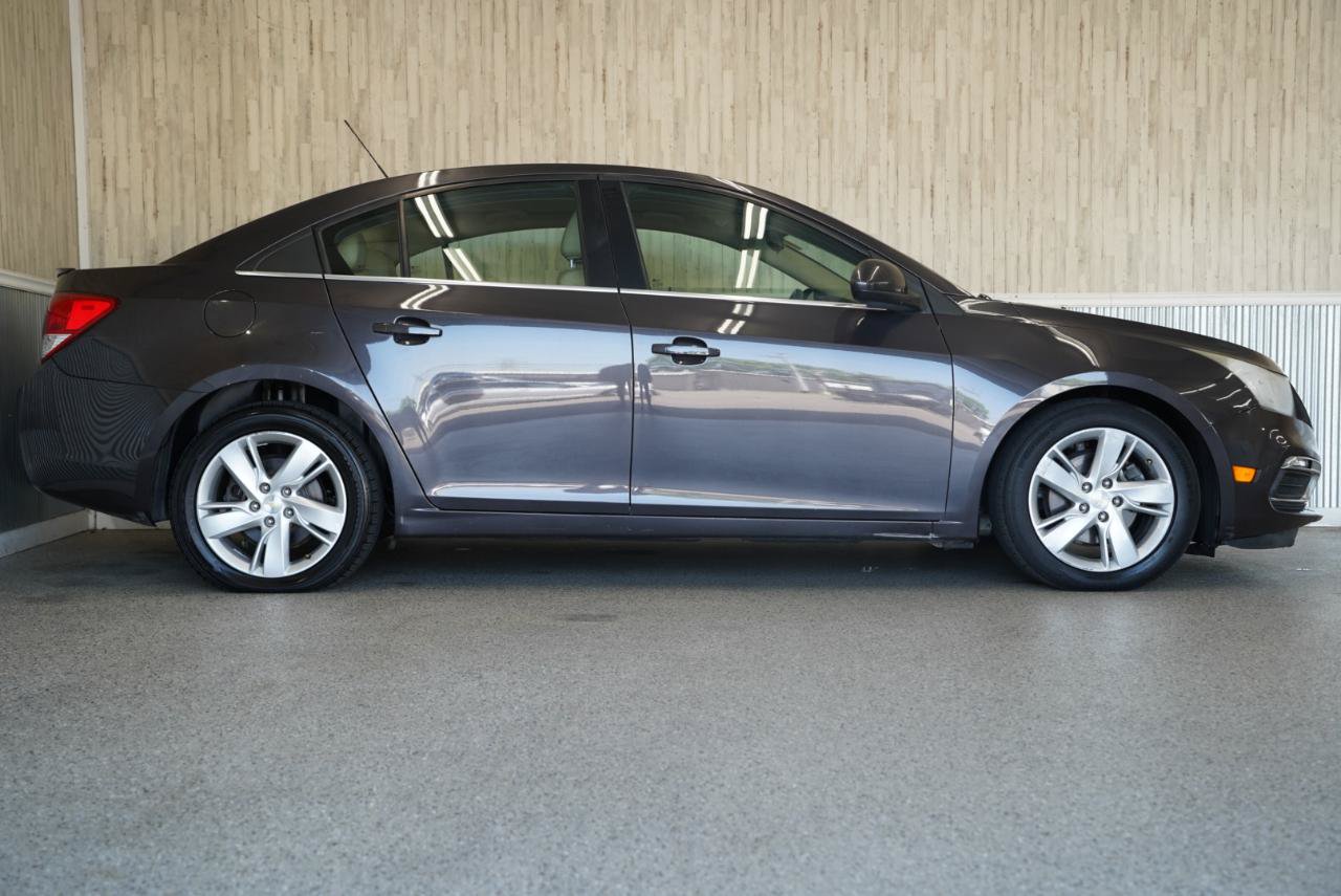 Used 2015 Chevrolet Cruze Diesel FWD image 6