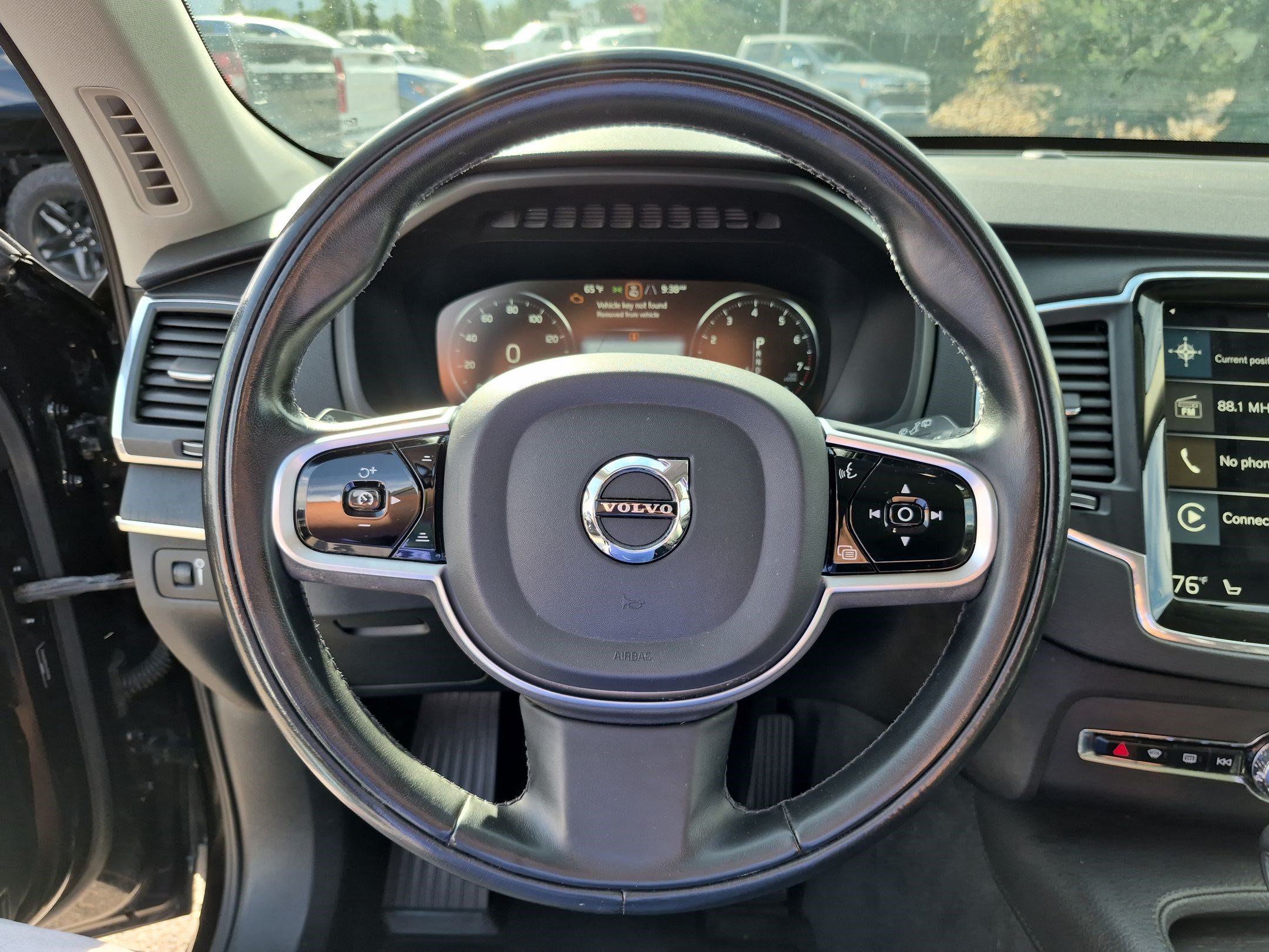 Used 2020 Volvo XC90 T6 Momentum w/ Protection Package Premier AWD/4WD image 17