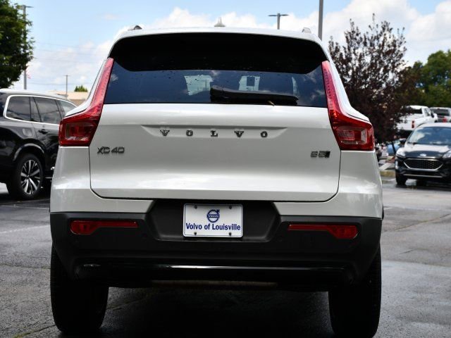 Used 2025 Volvo XC40 B5 Plus w/ Protection Package Premier AWD/4WD image 6