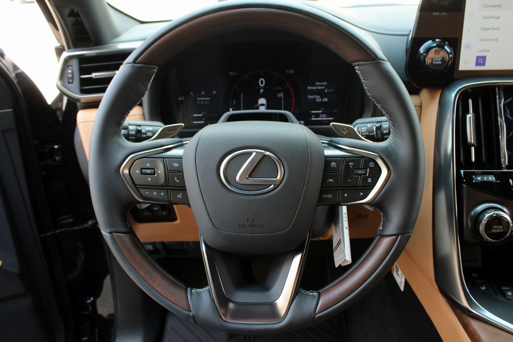Used 2025 Lexus LX 600 4WD w/ Luxury Package image 11