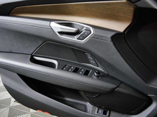 Used 2022 Audi e-tron GT Premium Plus image 25