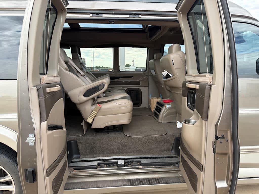 Used 2021 Chevrolet Express 2500 w/ Enhanced Convenience Package RWD image 9