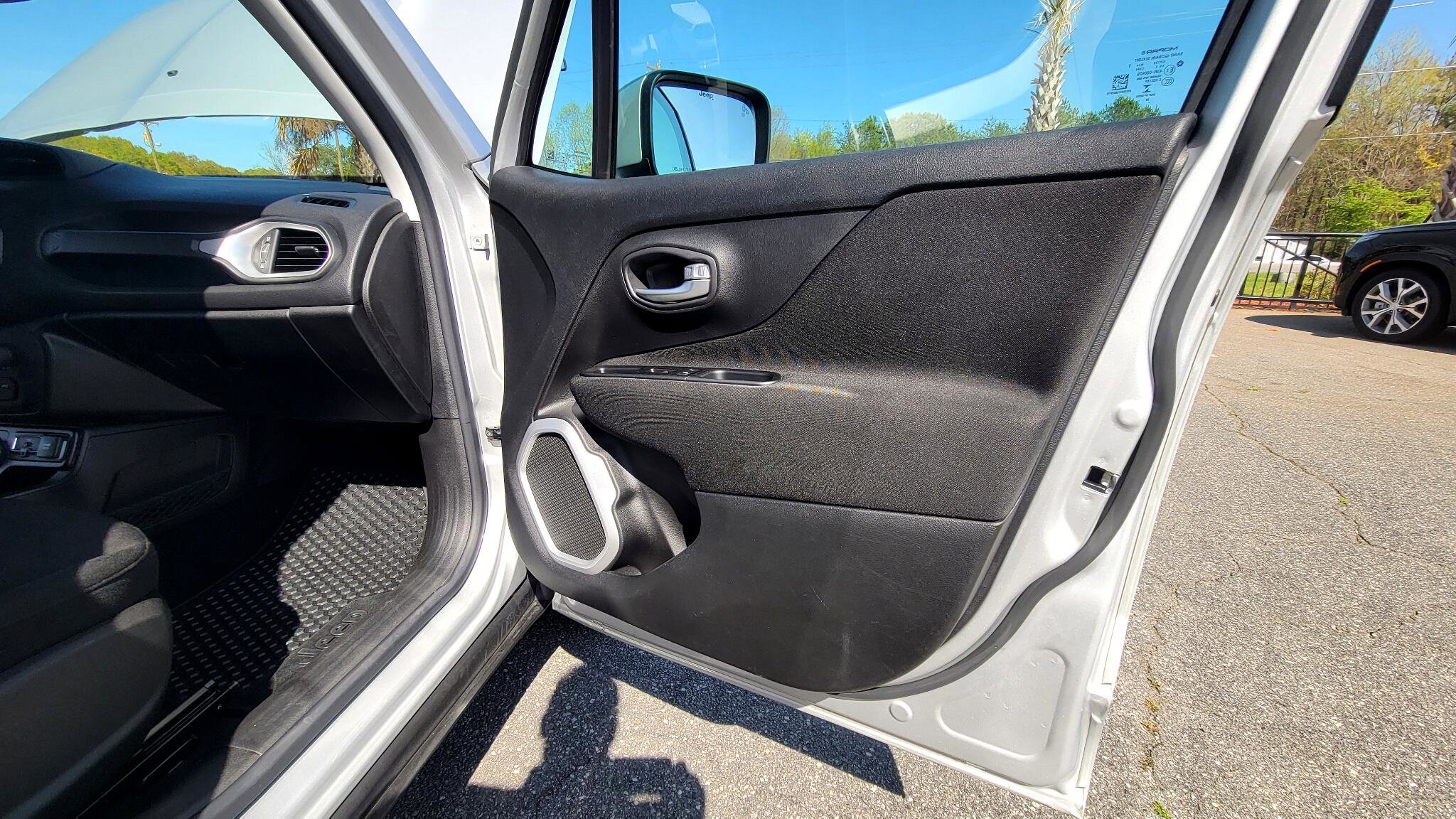 Used 2021 Jeep Renegade Latitude w/ Convenience Group image 46
