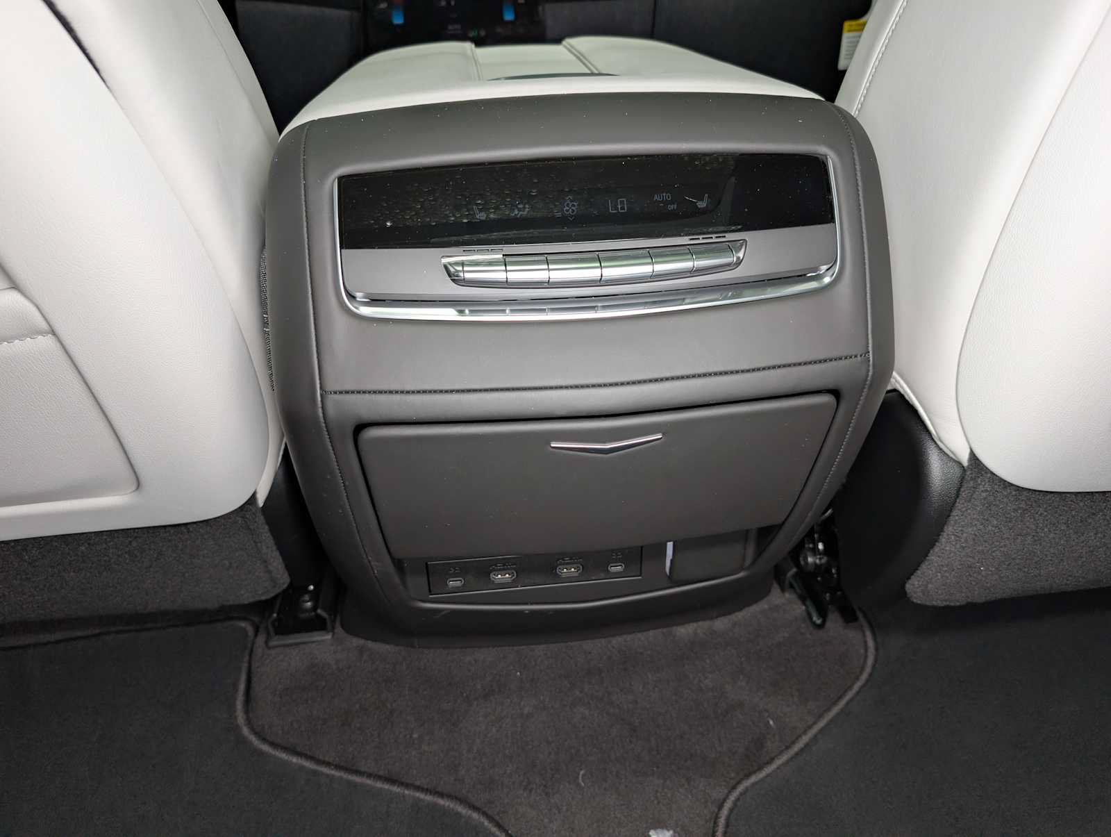 New 2026 Cadillac Escalade ESV Platinum Luxury AWD/4WD image 17
