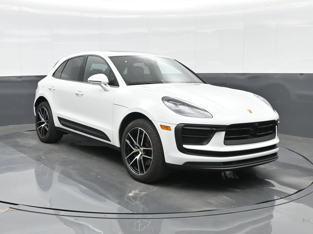 Certified 2023 Porsche Macan AWD/4WD image 11