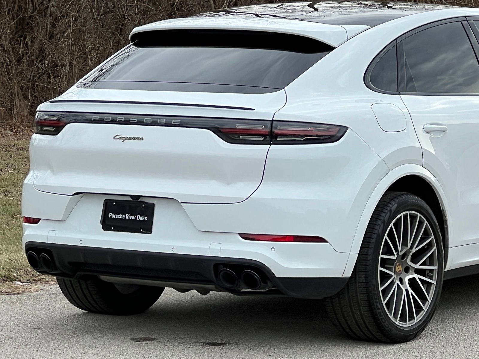 Certified 2023 Porsche Cayenne Platinum Edition image 9