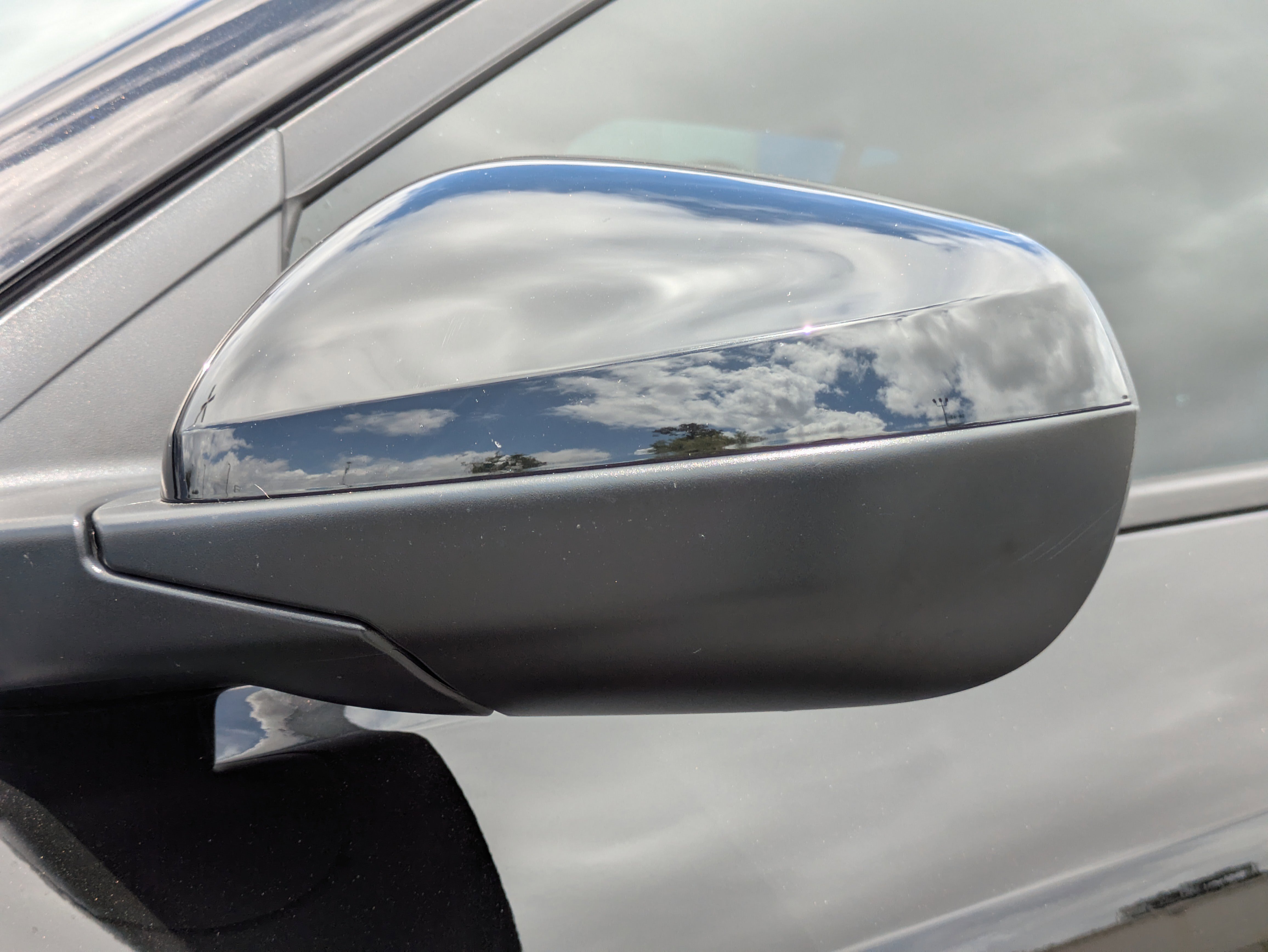 Used 2025 Chevrolet Trax RS w/ Sunroof Package FWD image 33