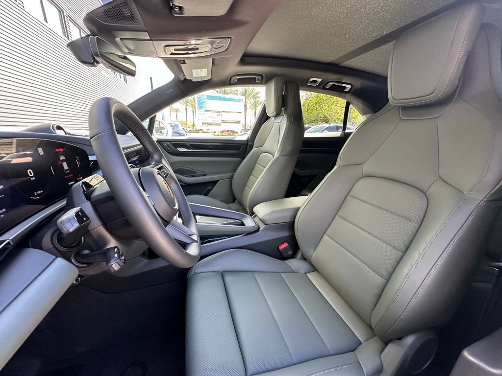 Used 2026 Porsche Macan Electric RWD image 5