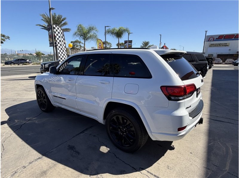 Used 2020 Jeep Grand Cherokee Altitude AWD/4WD image 13