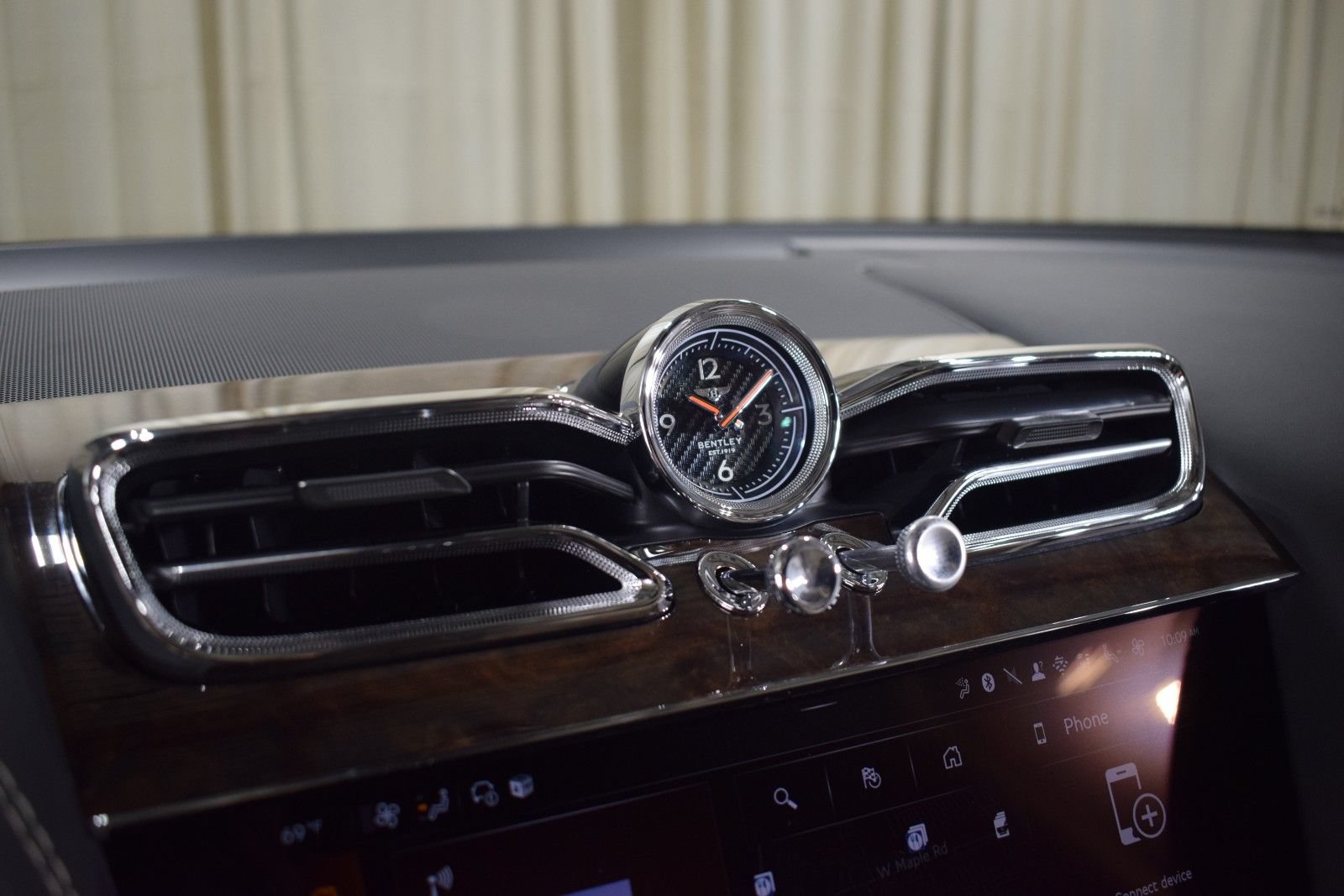 New 2025 Bentley Bentayga AWD/4WD image 33