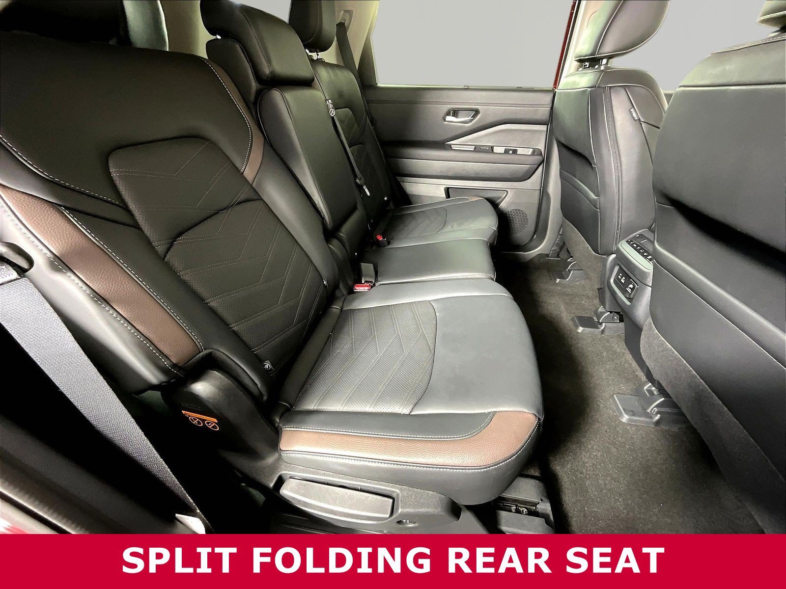 Certified 2025 Nissan Pathfinder Platinum w/ Cargo Package FWD image 23