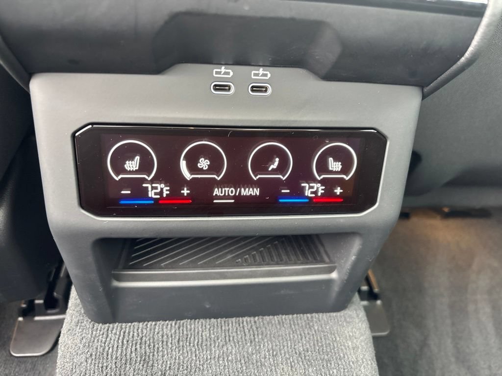 Used 2026 BMW 550e xDrive w/ Premium Package AWD/4WD image 14