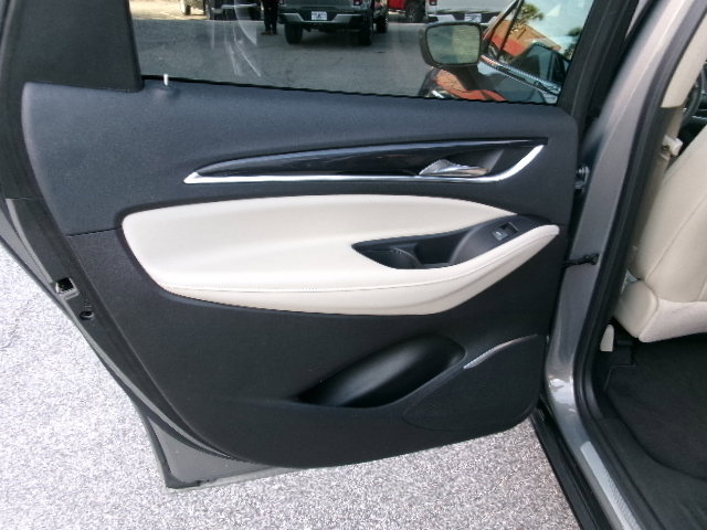 Used 2019 Buick Enclave Essence image 17