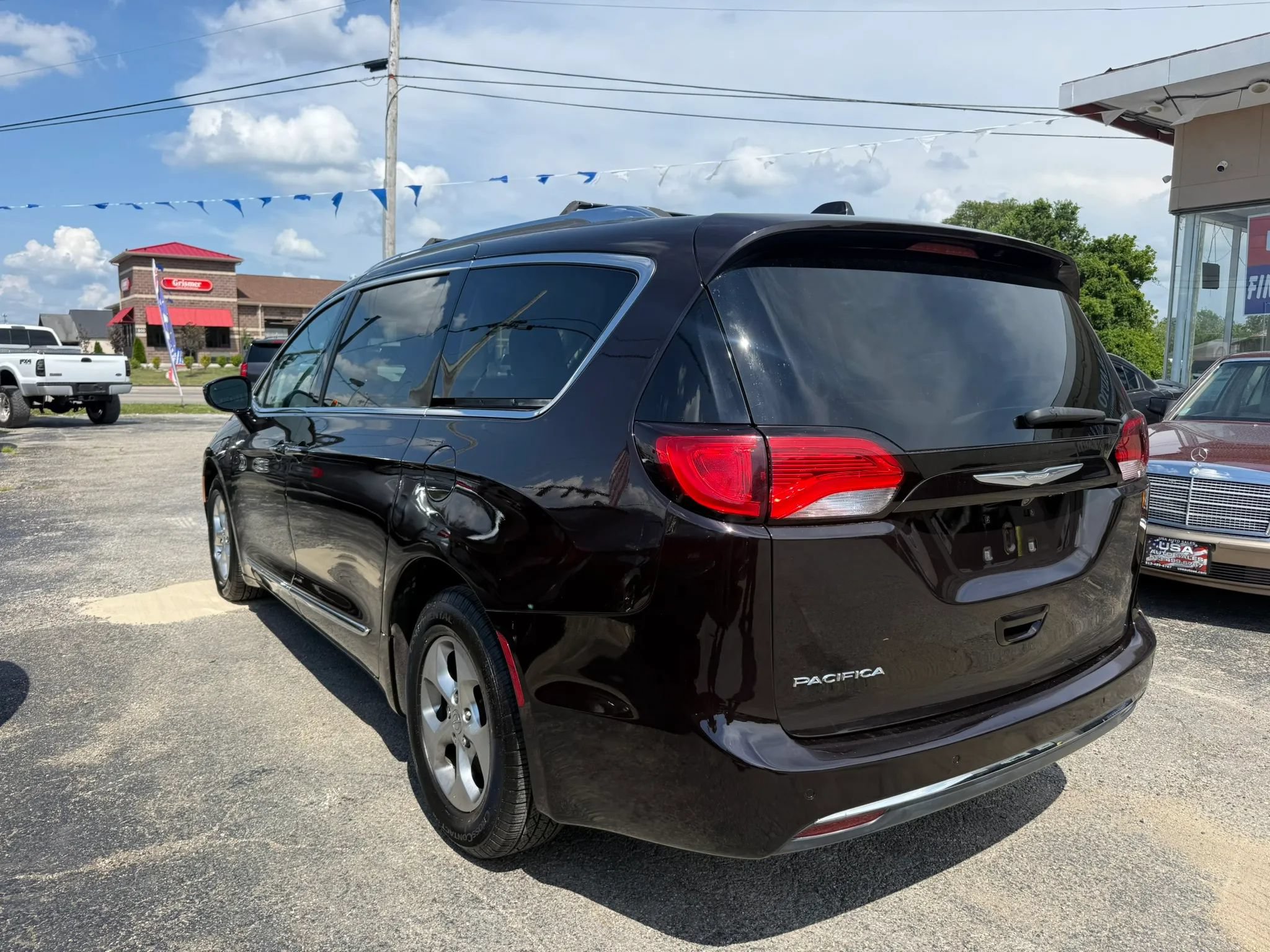 Used 2017 Chrysler Pacifica Touring-L Plus FWD image 8
