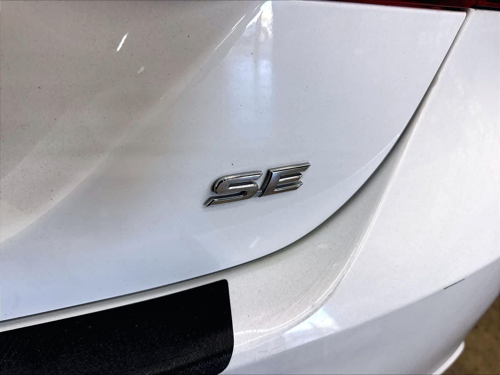 Used 2020 Toyota Camry SE FWD image 11