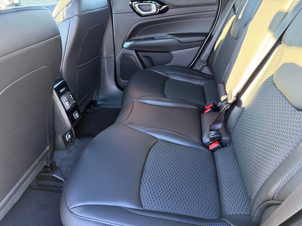 New 2026 Jeep Compass Latitude image 25