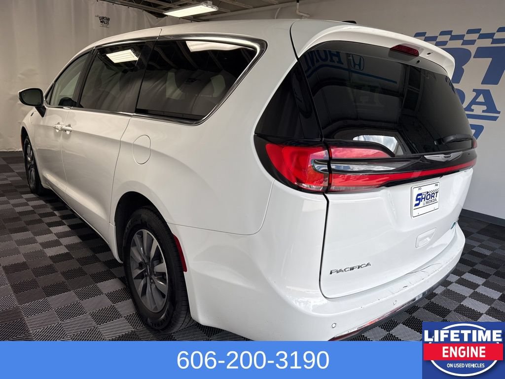 Used 2023 Chrysler Pacifica Touring-L FWD image 10