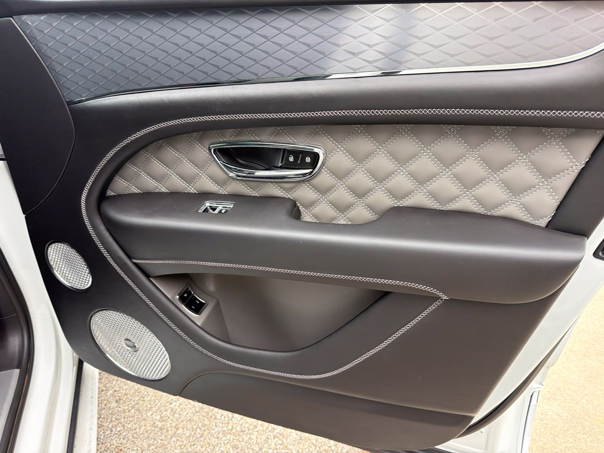 Used 2022 Bentley Bentayga Speed AWD/4WD image 15