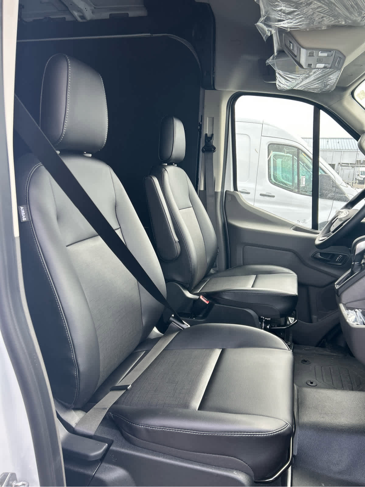 New 2026 Ford Transit 250 148 Medium Roof w/ Load Area Protection Package RWD image 16