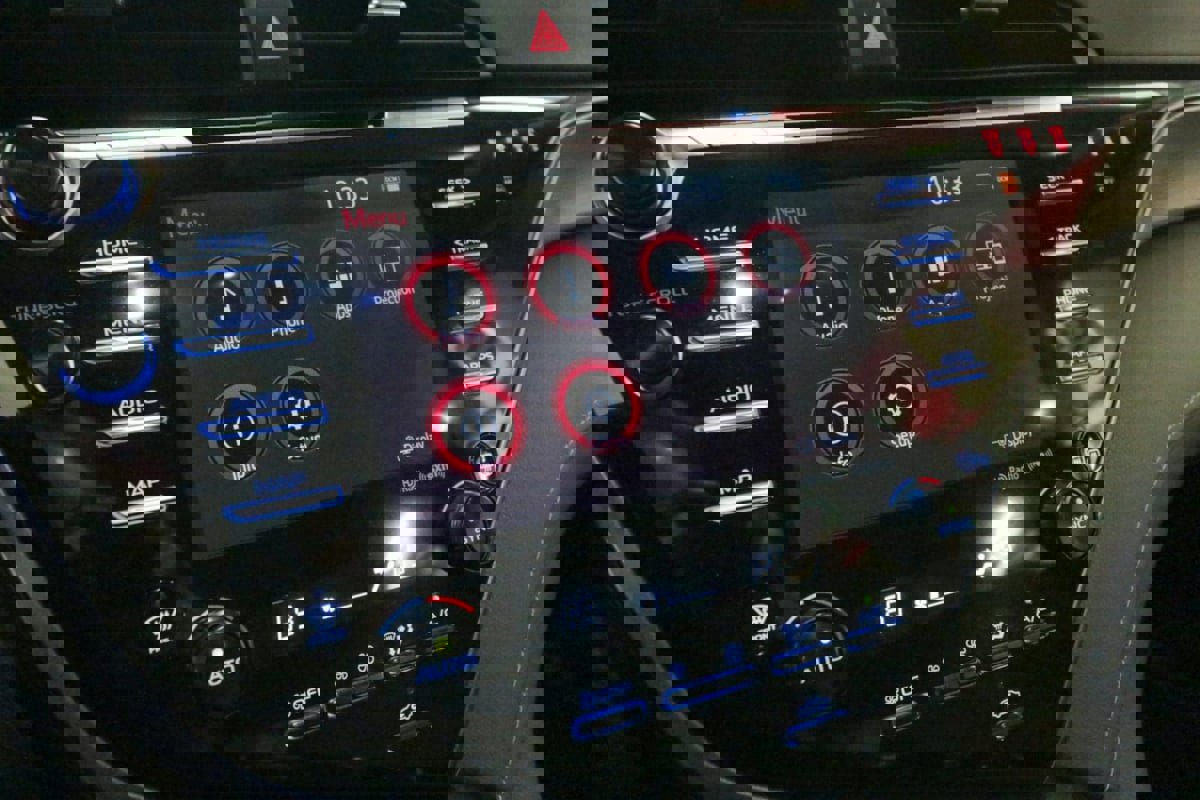 Used 2020 Toyota Camry SE w/ Audio Package image 19