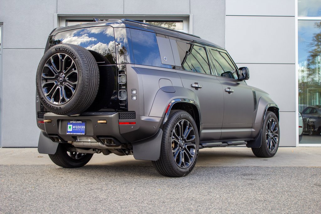Used 2025 Land Rover Defender 110 image 10
