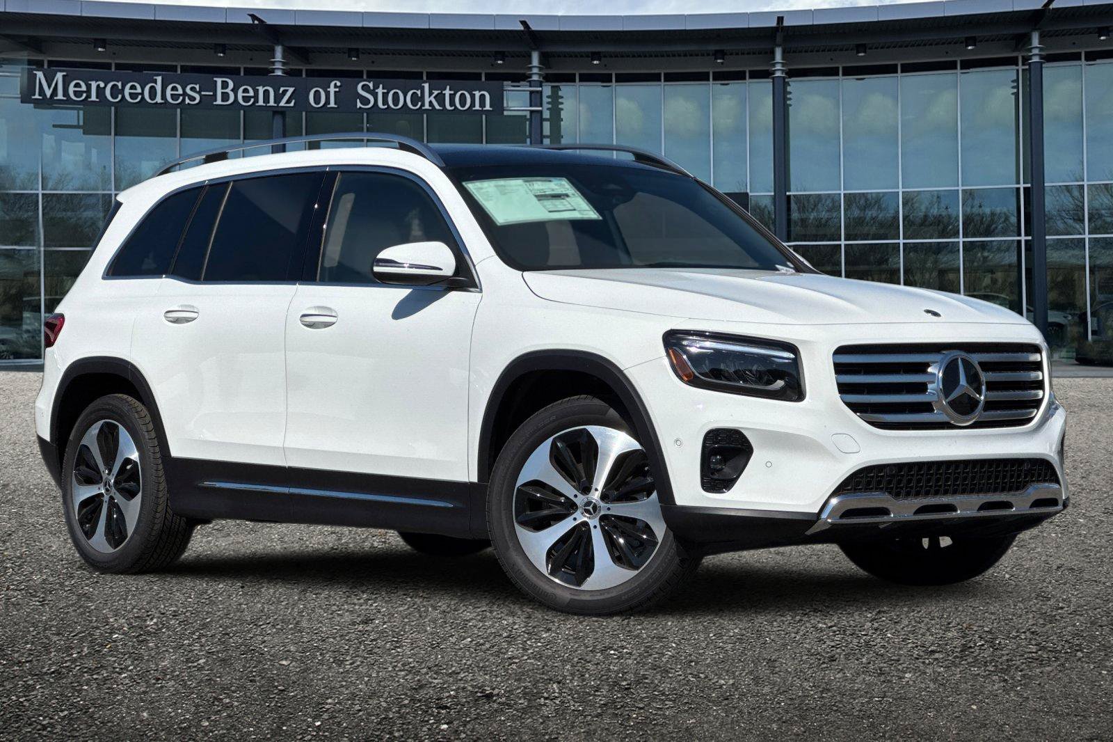 New 2025 Mercedes-Benz GLB 250 4MATIC image 2
